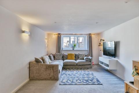 3 bedroom flat for sale, Richmond Park Avenue, QUEENS PARK, Bournemouth, Dorset, BH8