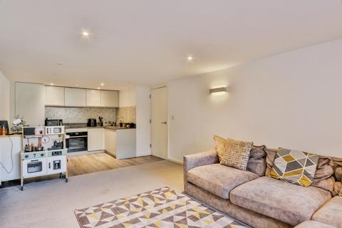 3 bedroom flat for sale, Richmond Park Avenue, QUEENS PARK, Bournemouth, Dorset, BH8