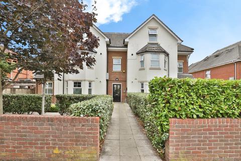 2 bedroom flat for sale, Lowther Road, CHARMINSTER, Bournemouth, Dorset, BH8