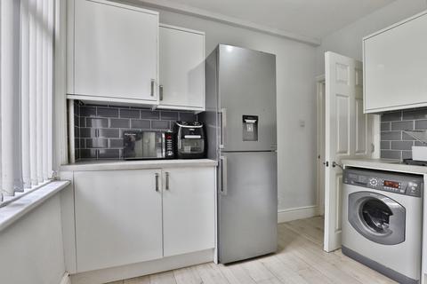 2 bedroom flat for sale, Draycott Road, Bournemouth, Dorset, BH10