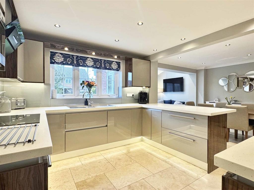 Kitchen c.jpg