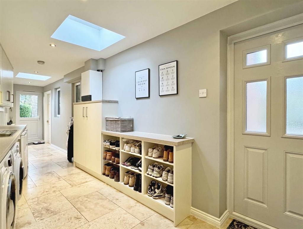Utility Room b.jpg