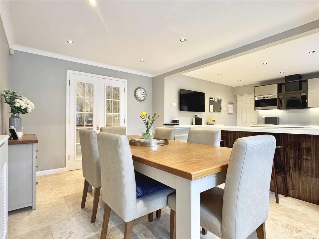 Dining Area.jpg