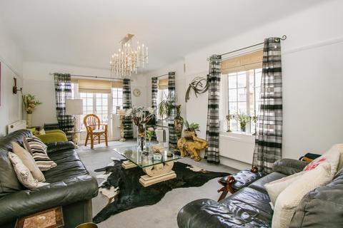 3 bedroom flat for sale, Sea Road, Boscombe, Bournemouth, BH5