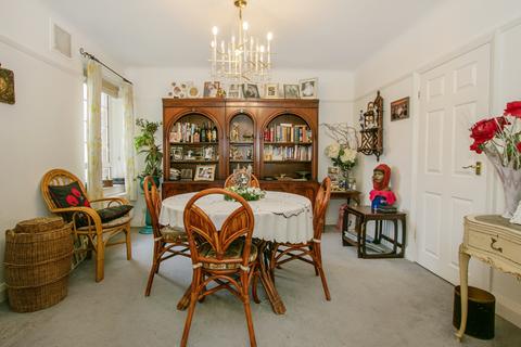 3 bedroom flat for sale, Sea Road, Boscombe, Bournemouth, BH5