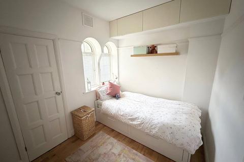 2 bedroom flat for sale, Sea Road, Boscombe, Bournemeouth, Dorset, BH5