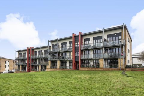 2 bedroom flat to rent, Skylark Avenue Greenhithe DA9