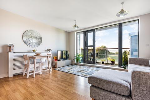 2 bedroom flat to rent, Skylark Avenue Greenhithe DA9