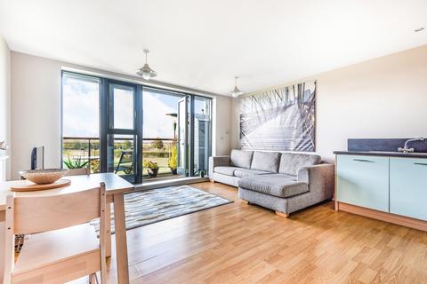 2 bedroom flat to rent, Skylark Avenue Greenhithe DA9