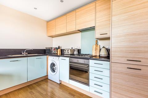 2 bedroom flat to rent, Skylark Avenue Greenhithe DA9