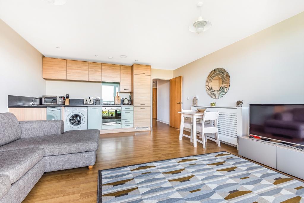 Lounge & Kitchen