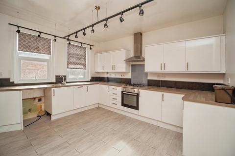 2 bedroom flat for sale, Kirtleton Avenue, Weymouth, Dorset, DT4