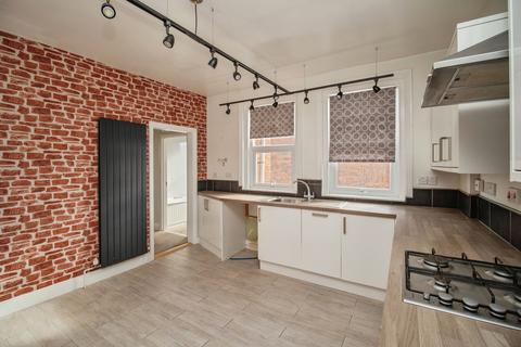 2 bedroom flat for sale, Kirtleton Avenue, Weymouth, Dorset, DT4