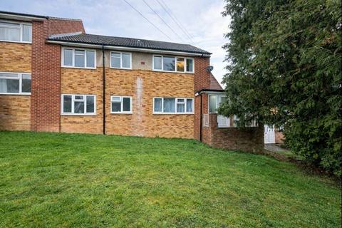 3 bedroom flat to rent, 3 Bedroom Flat To Let - HP11