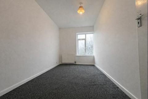 3 bedroom flat to rent, 3 Bedroom Flat To Let - HP11
