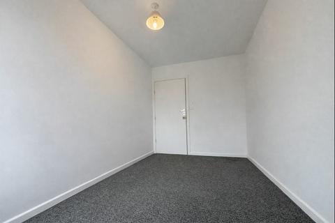 3 bedroom flat to rent, 3 Bedroom Flat To Let - HP11
