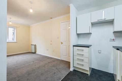 2 bedroom retirement property to rent, 13 Birnbeck Court, Carlton Street BS23