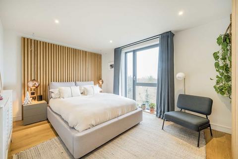 2 bedroom flat for sale, Essex Wharf, London E5