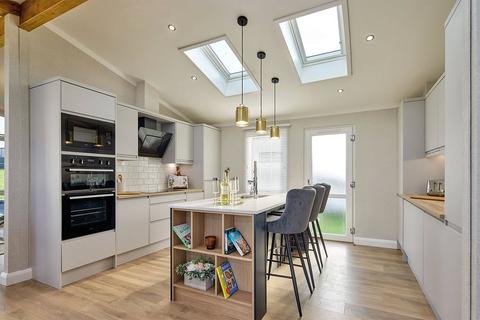 2 bedroom bungalow for sale, Burnt House Lane, Newport, Isle of Wight, PO30