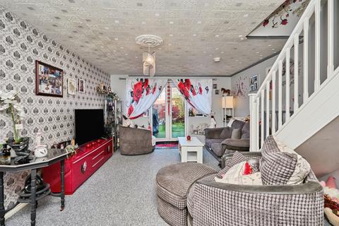 2 bedroom semi-detached house for sale, Waterside Close, East Cowes, Isle of Wight, PO32