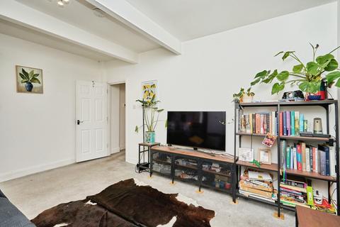 2 bedroom flat for sale, Tennyson Road, Cowes, Isle of Wight, PO31