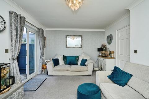 3 bedroom semi-detached house for sale, Glamis Gardens, East Cowes, Isle of Wight, PO32