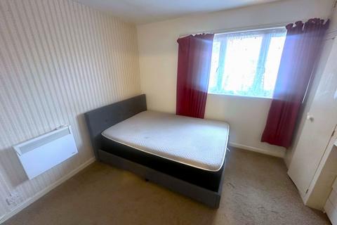 2 bedroom semi-detached house to rent, Berrydale Road, Hayes, UB4 9QP
