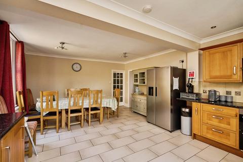 4 bedroom semi-detached house for sale, The Avenue, Totalnd Bay, Isle of Wight, PO39
