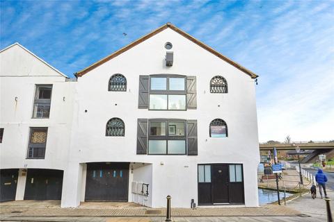 Sea Street, Newport, Isle of Wight, PO30