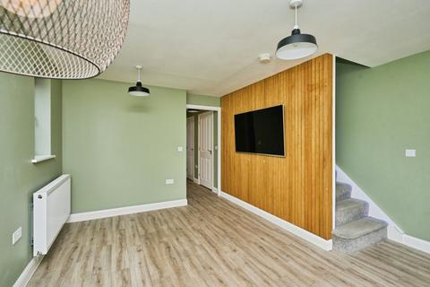 2 bedroom semi-detached house for sale, Chinchen Close, East Cowes, PO32