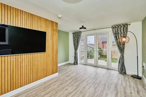 2 bedroom semi-detached house for sale, Chinchen Close, East Cowes, PO32