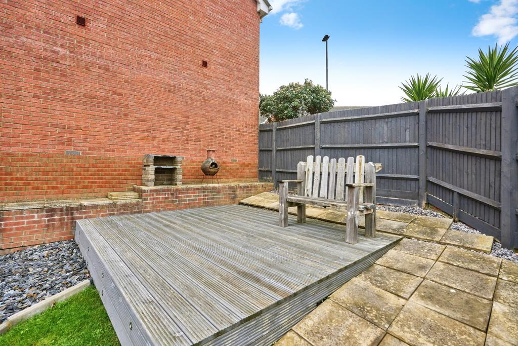 Decking/BBQ Area