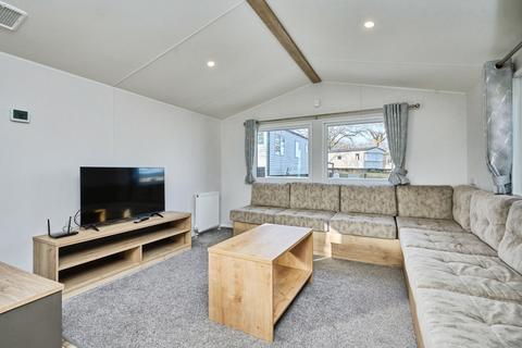 2 bedroom park home for sale, Thorness Lane, Cowes, Isle of Wight, PO31