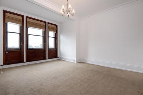 undefined, Castelnau, Barnes, London, SW13