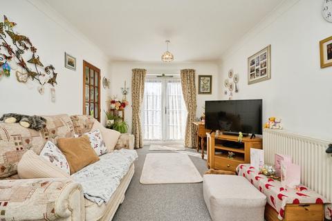 2 bedroom flat for sale, Bakers Court, Cemetery Road, Ryde, Isle of Wight, PO33