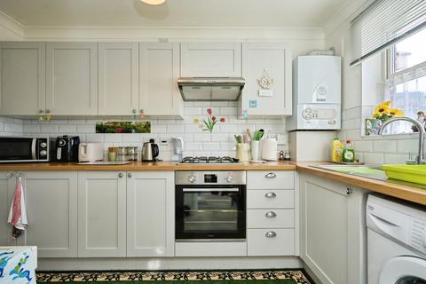 2 bedroom flat for sale, Bakers Court, Cemetery Road, Ryde, Isle of Wight, PO33