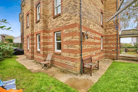 2 bedroom flat for sale, Trinity Court, Trinity Street, Ryde, Isle Of Wight, PO33