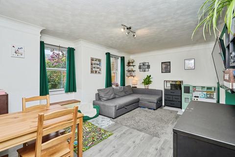 2 bedroom flat for sale, Trinity Court, Trinity Street, Ryde, Isle Of Wight, PO33