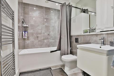 1 bedroom flat for sale, West Cliff Road, West Cliff, Bournemouth, Dorset, BH2