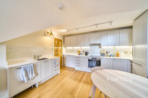 2 bedroom flat to rent, Streathbourne Road, London, SW17