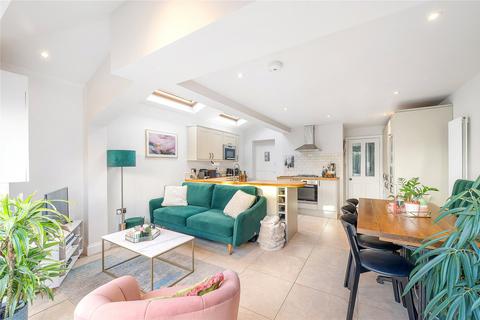 2 bedroom flat for sale, Camborne Road, Southfields, London, SW18
