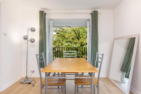 2 bedroom flat for sale, Selhurst Close, London, SW19