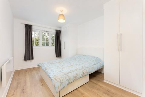 2 bedroom flat for sale, Selhurst Close, London, SW19