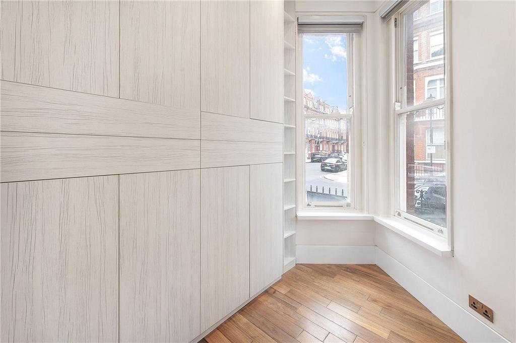 Walk-In Wardrobe