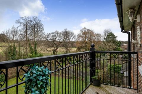 2 bedroom flat for sale, Victoria Road, Mill Hill
