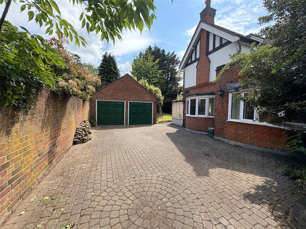 Drive &amp; Garages