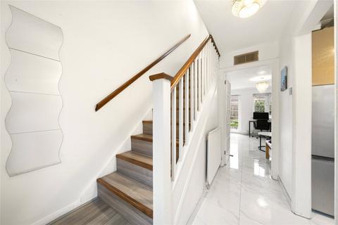 2 bedroom end of terrace house for sale, Cricketers Close, Chessington, KT9