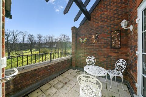 2 bedroom flat for sale, St Martins Mews, Pyrford, Surrey, GU22