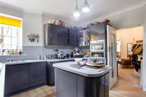 4 bedroom flat for sale, Wildcroft Road, London, SW15