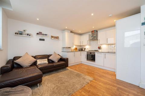 2 bedroom apartment to rent, Corner Hall, Windsor Court Corner Hall, HP3